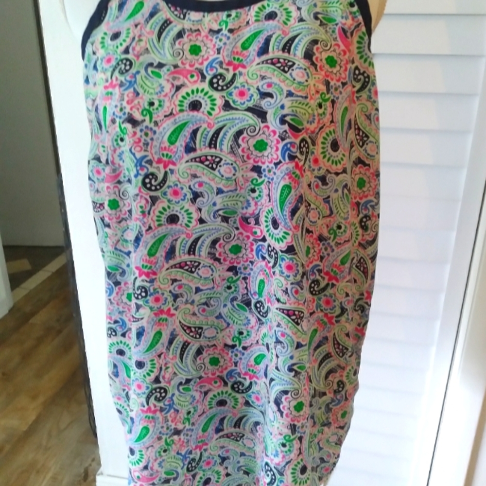 Tank top w/back tie close. Paisley print. Sz XL